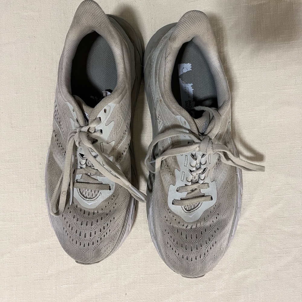 HOKA arahi 5